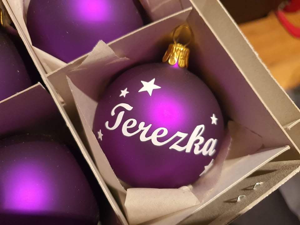 Vánoční baňka fialová